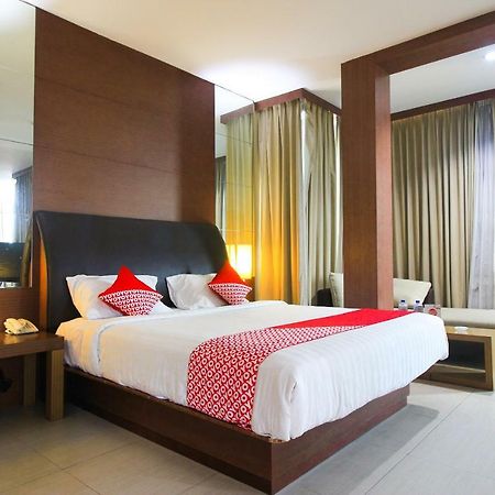 Aston Pekanbaru City Hotel Exterior photo