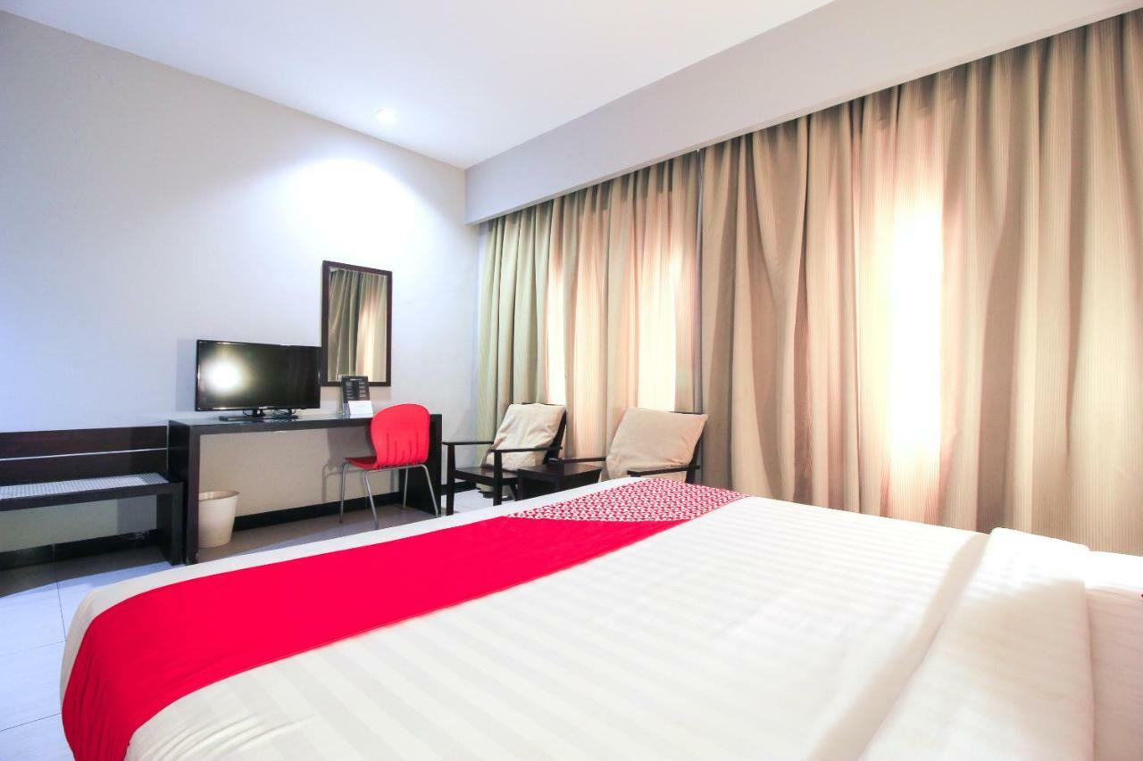 Aston Pekanbaru City Hotel Exterior photo