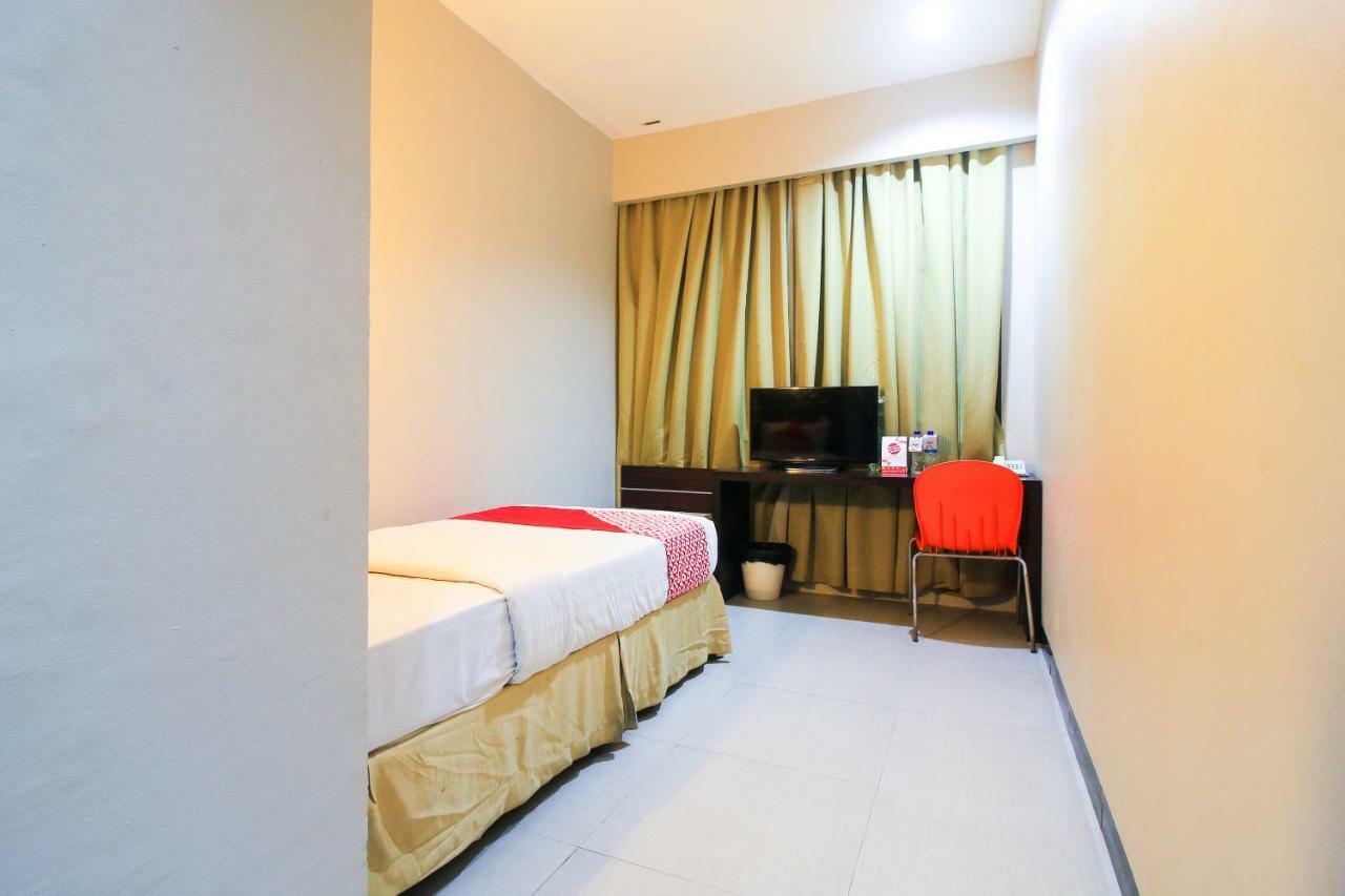 Aston Pekanbaru City Hotel Exterior photo
