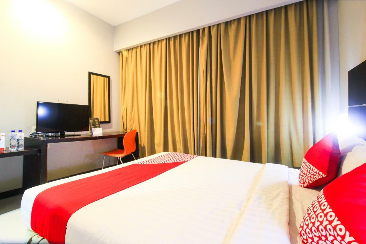 Aston Pekanbaru City Hotel Exterior photo