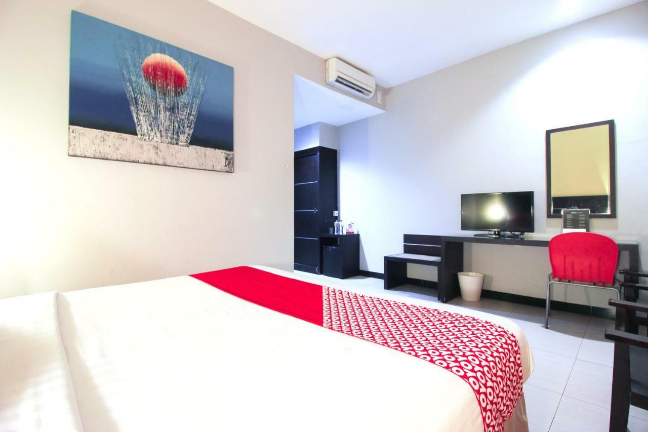 Aston Pekanbaru City Hotel Exterior photo