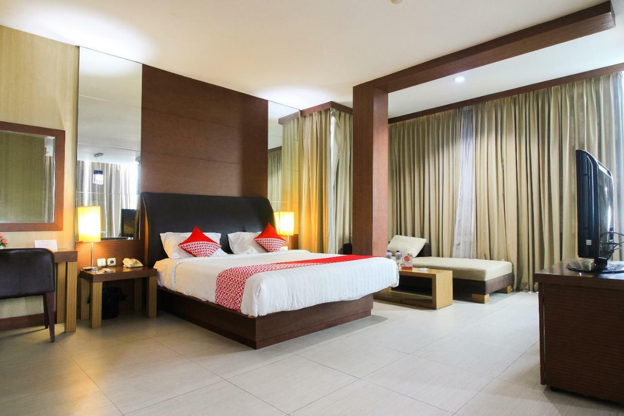 Aston Pekanbaru City Hotel Exterior photo