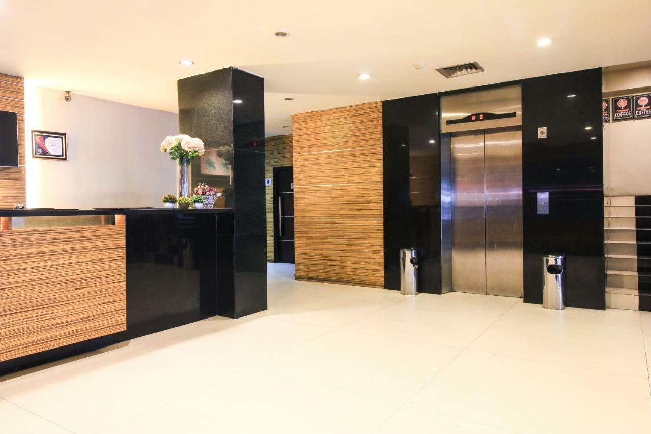 Aston Pekanbaru City Hotel Exterior photo