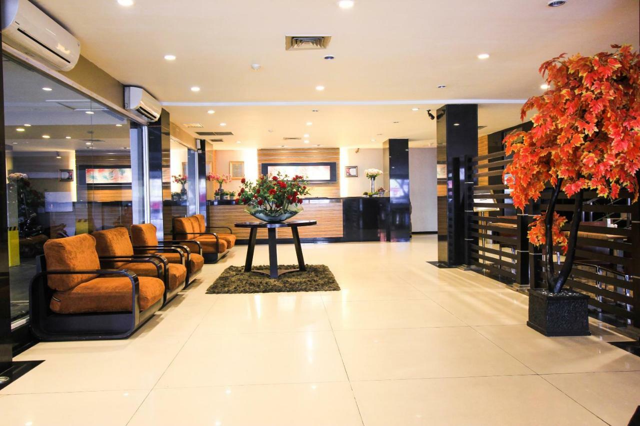 Aston Pekanbaru City Hotel Exterior photo