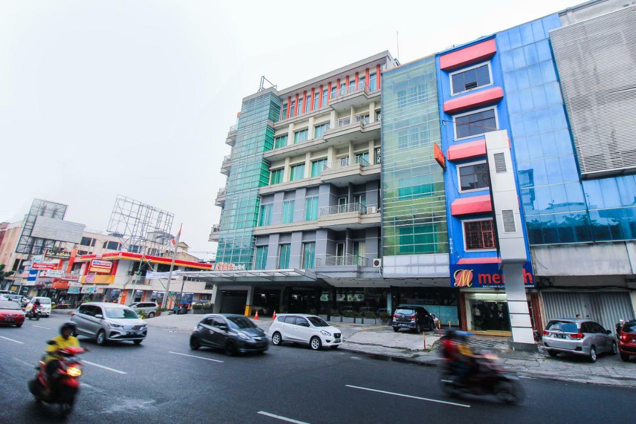 Aston Pekanbaru City Hotel Exterior photo