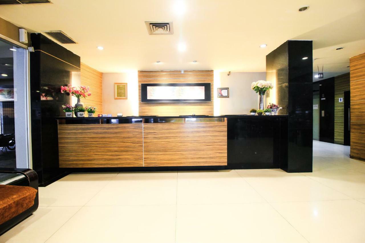 Aston Pekanbaru City Hotel Exterior photo